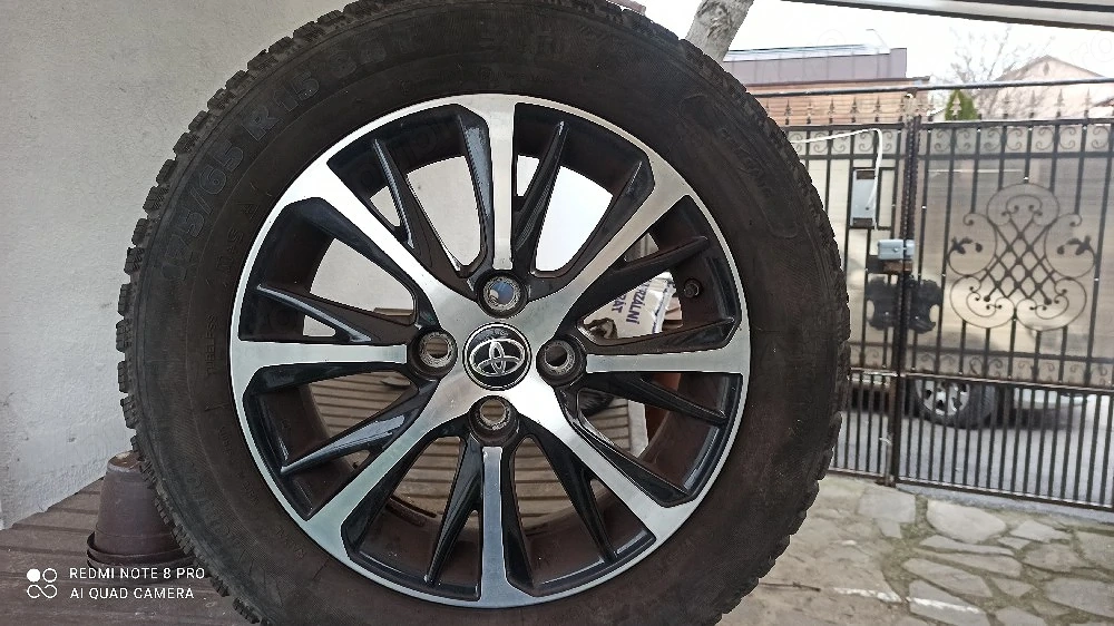 jenti de toiota cu cauciucuri de iarna 175/65 R 15