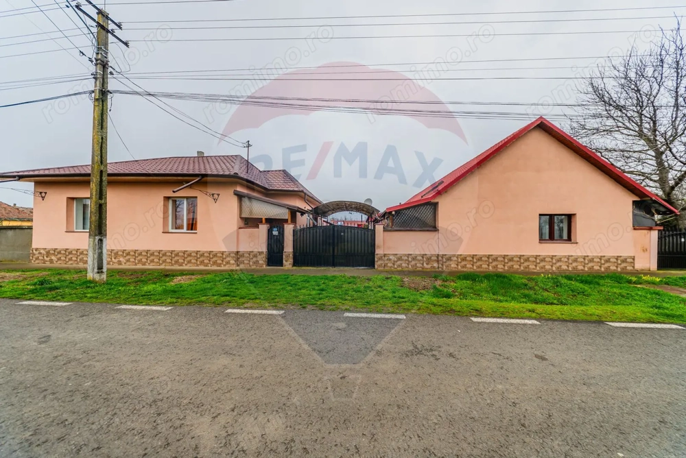 Casă  mare de vânzare, comuna Iratoșu