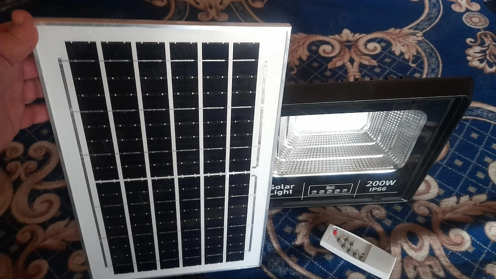 Proiectoare solare 200w cu panou cablu 3metri lungime , telecomanda , noi sigilate