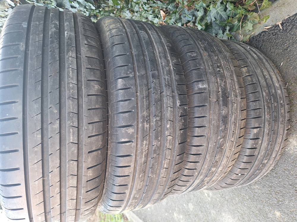 Set anvelope vara 205 55 16 + jante de tablă.