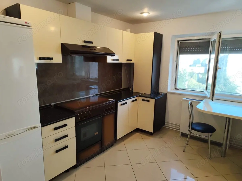 Apartament 3 camere, parțial mobilat, centrala, 2 băi, Mall Vitan