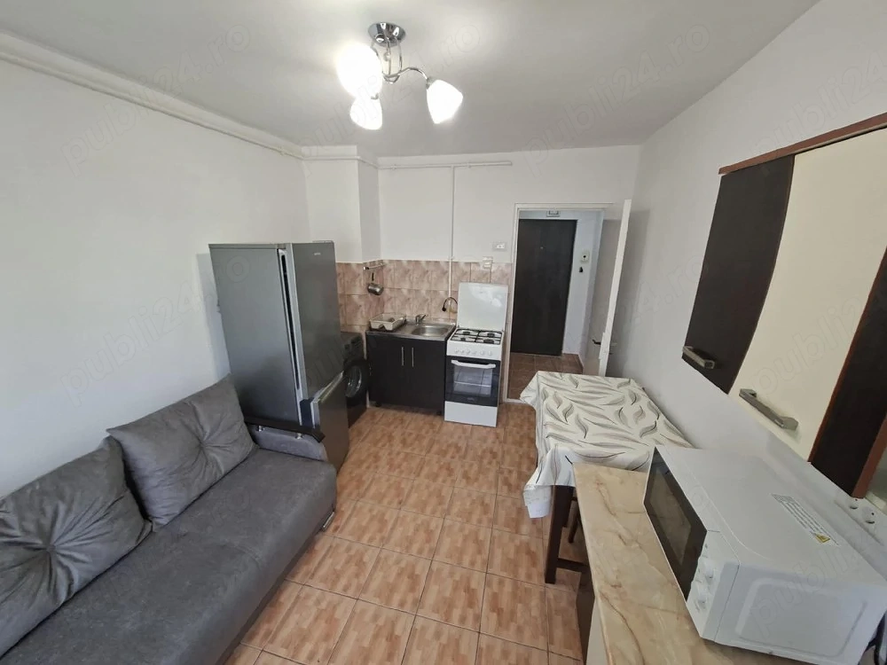 proprietar  închiriez garsonieră dublă , decomandată, în Faleză Nord, str. Unirii