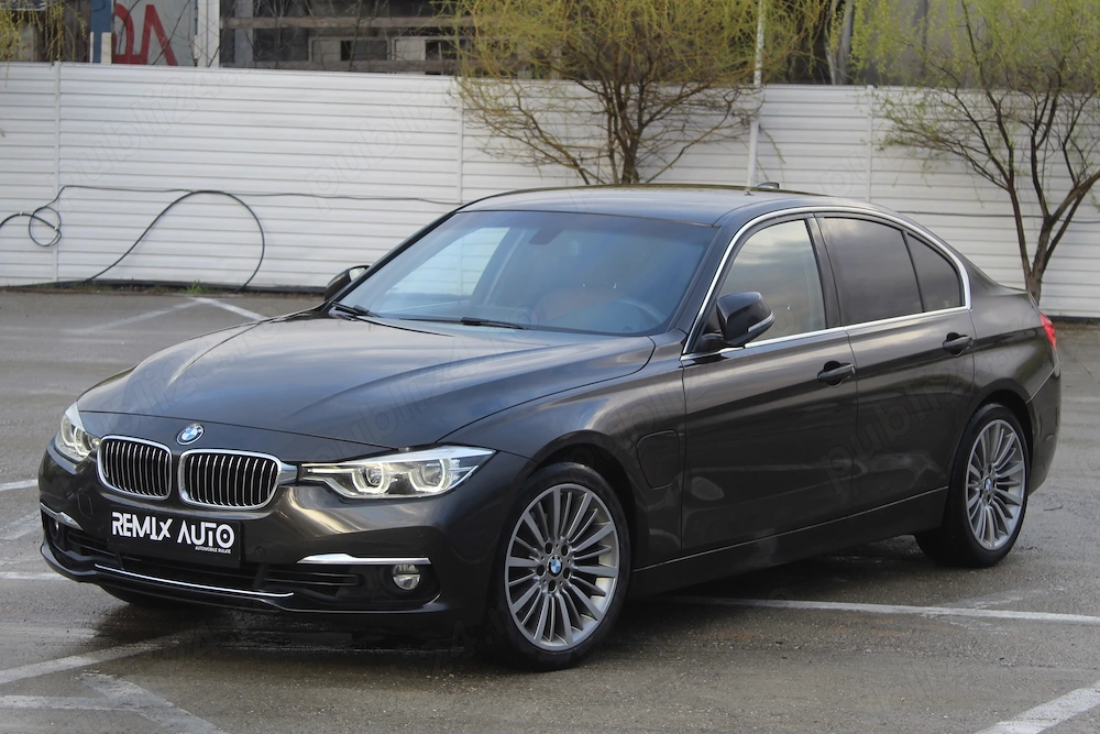 BMW Seria 3 330e iPerformance AT Luxury Line Purity