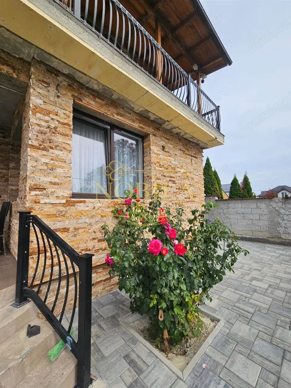 VILA DE VANZARE BACAU  P+E+M (de locuit si birou , clinica, notarriat, medic de familie etc)