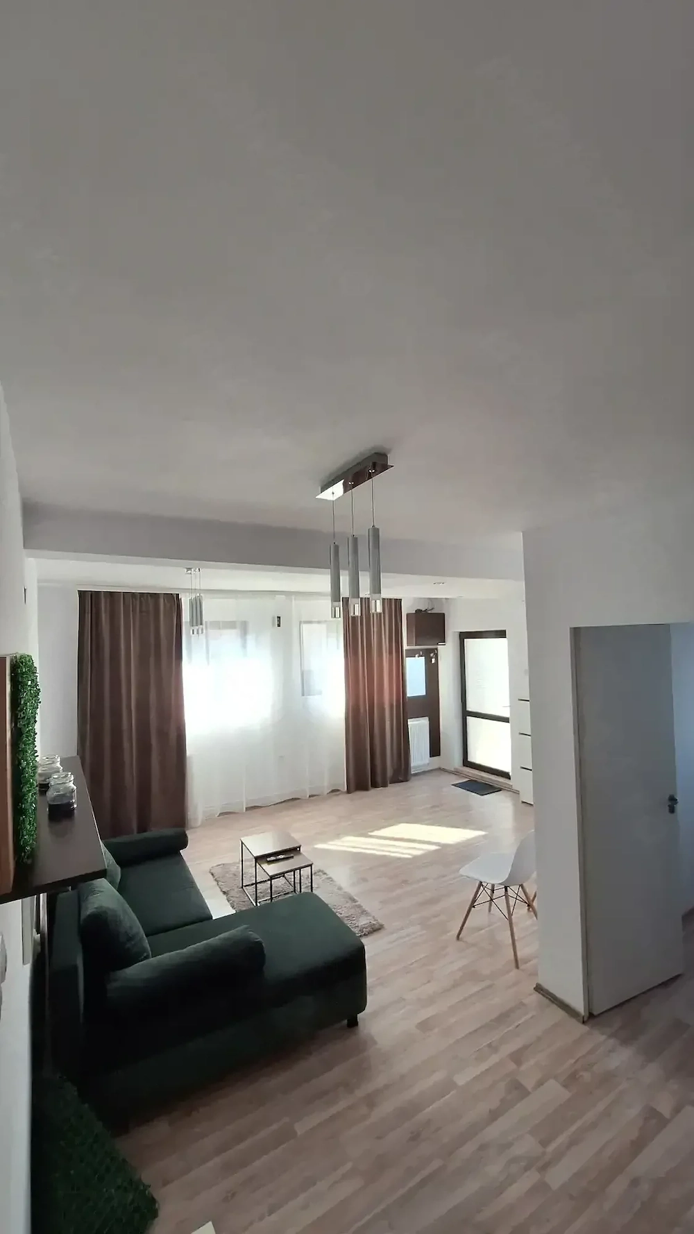 Închiriez apartament cu terasa Campina 