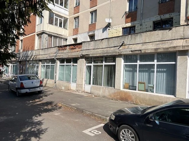 Vand spatii comerciale 