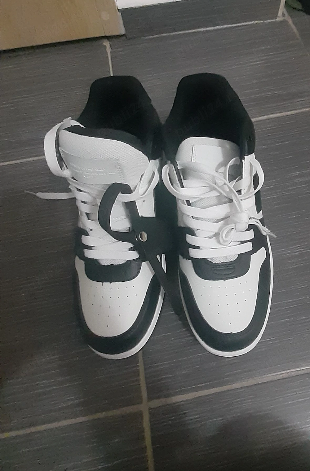 OFF -WHITE Out of Office