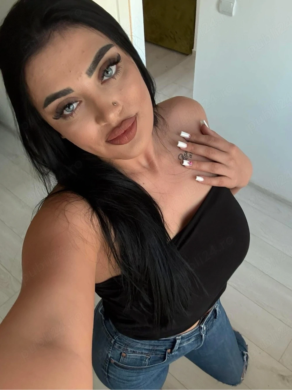  bruneta reala la mine sau hotel