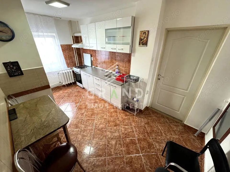 2 CAMERE DECOMANDAT | BALCON | MĂNĂȘTUR / ALEEA BRATEȘ