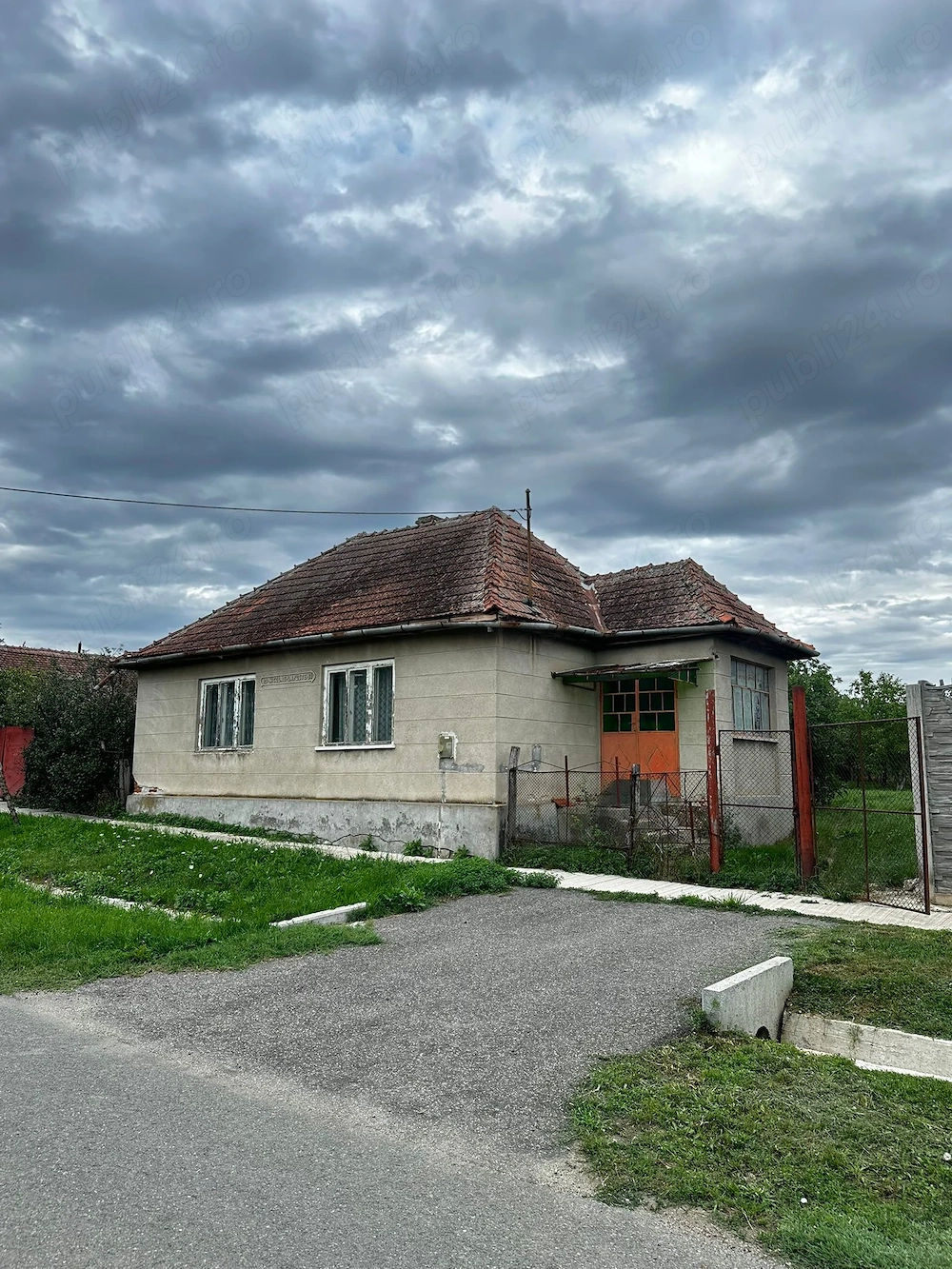 Casă cu teren generos de vânzare în Ianova (Remetea Mare)   129 mp + 1078 mp 