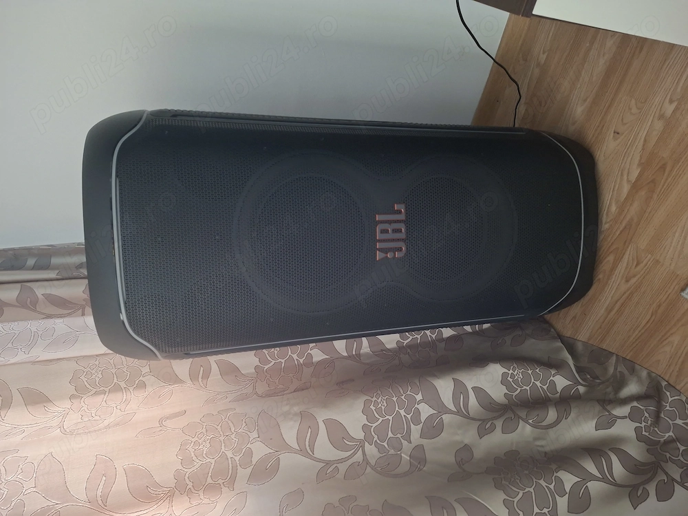 Vand JBL PartyBox Ultimate 1100w in stare buna de functionare, Bluetooth. Bass Boost  