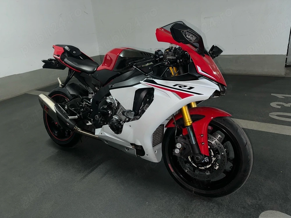 Yamaha R1 
