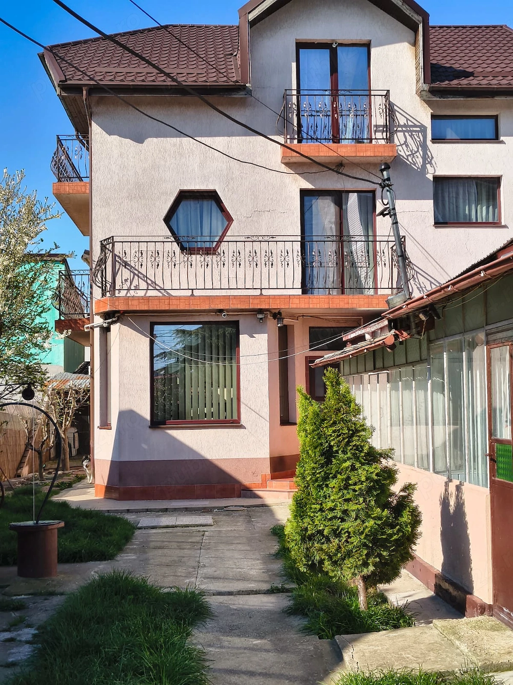 Vilă spațioasă și luminoasă, aspect elegant (P+E+M), Sector 2, Cartier Ion Creangă 