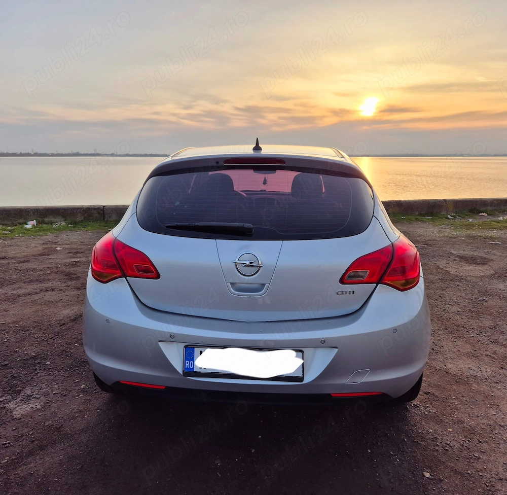Opel Astra J 2010
