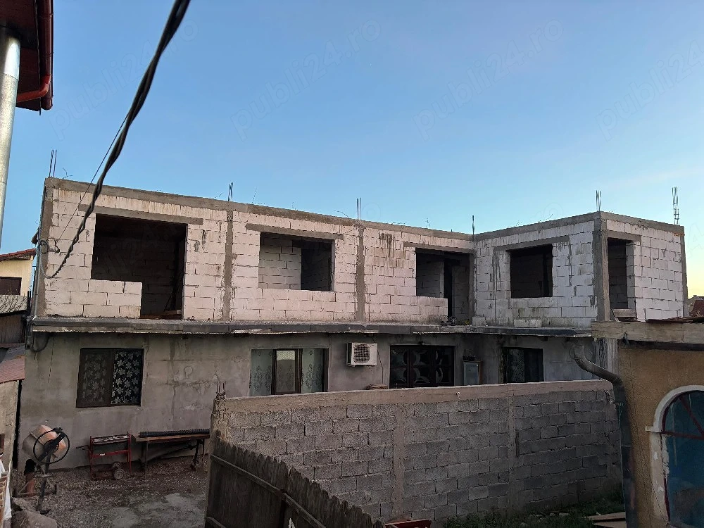 Vând casă la etaj ...  strada( Carpați nr 20 