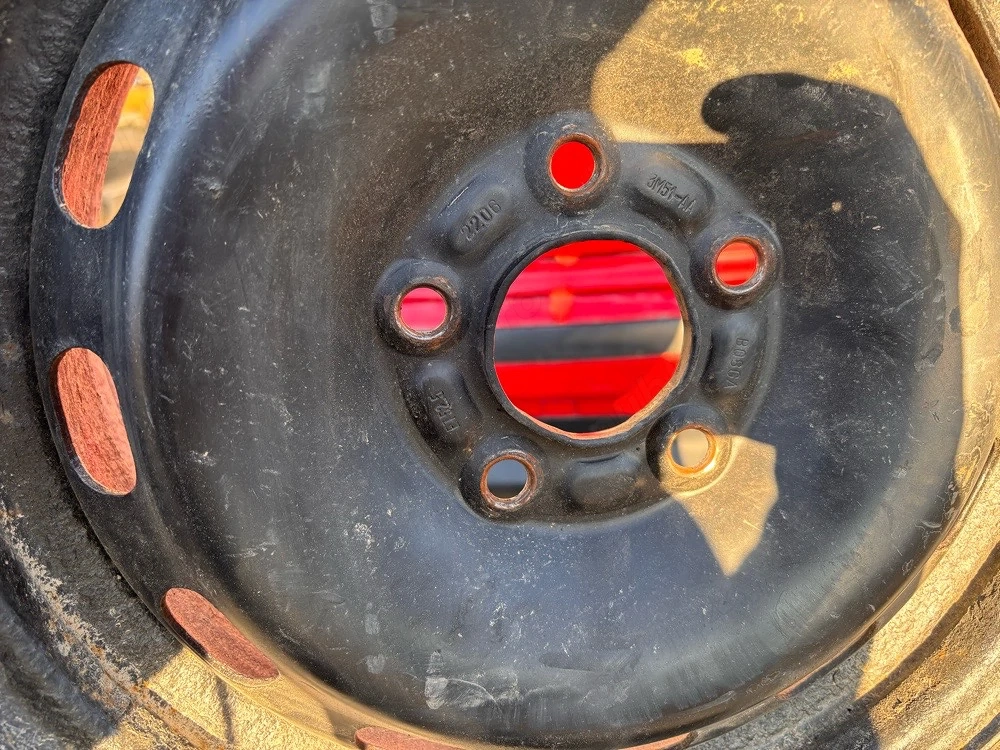 vând jante de tabla+cauciucuri pentru ford 