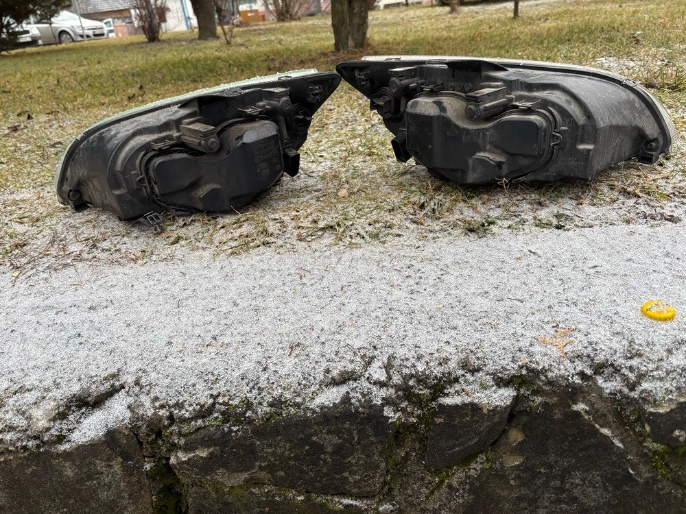 vând faruri de ford focus mk2