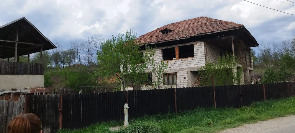 Casa cu teren 2000mp in Danesti, sat Barza ,  judetul Gorj
