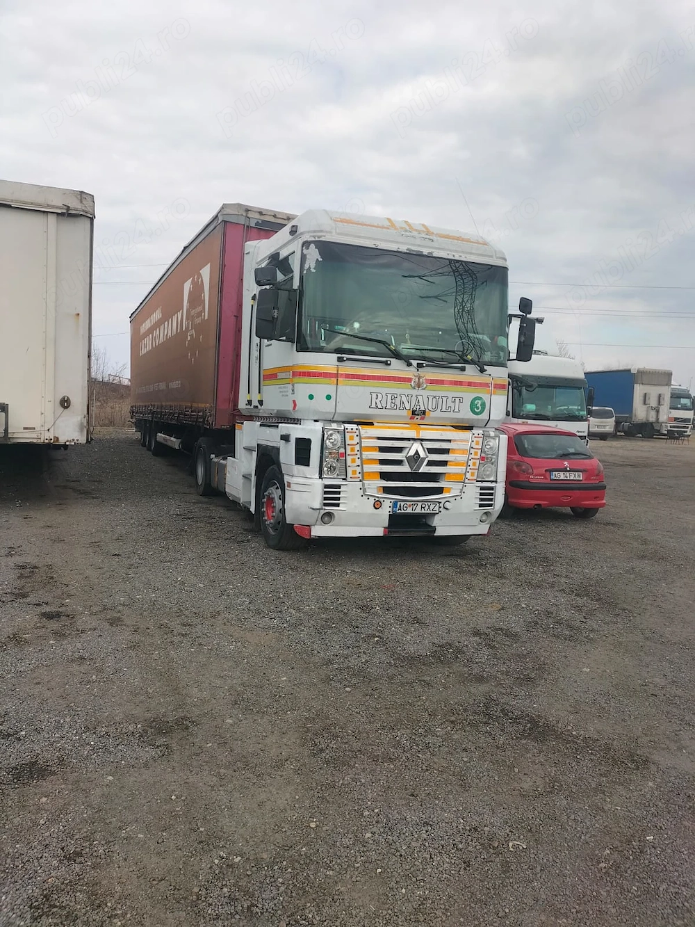 Vând camion cu remorca