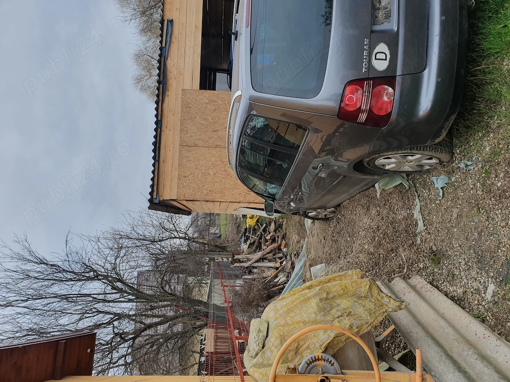 Vand vw touran 2.0 pentru dezmembrari 