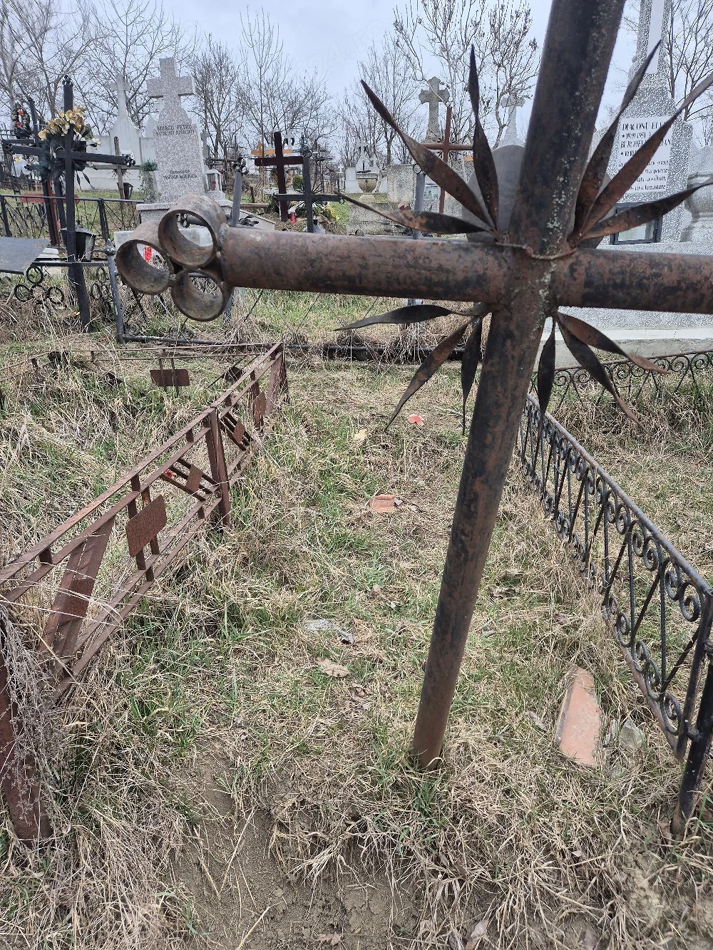 Cedez concesiune loc de veci