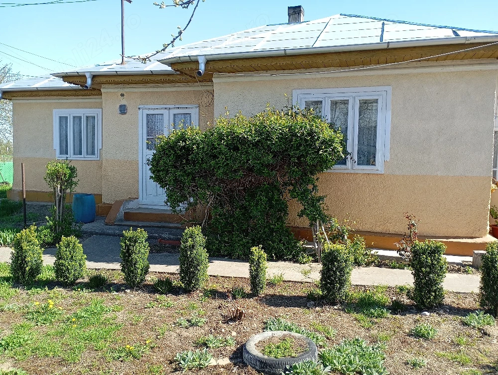 Casă locuită în prezent, de vânzare