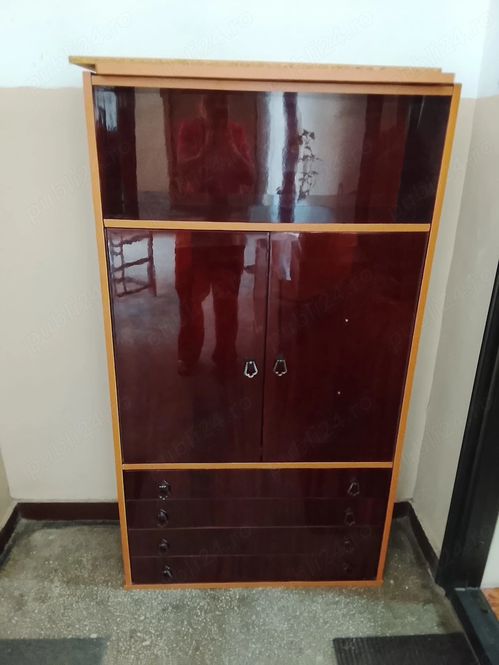 Vând urgent - 2 corpuri detașabile, 4 sertare, oglinda+ cadouraft 