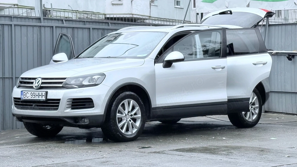  Vând Volkswagen Touareg 3,0 TDI BMT