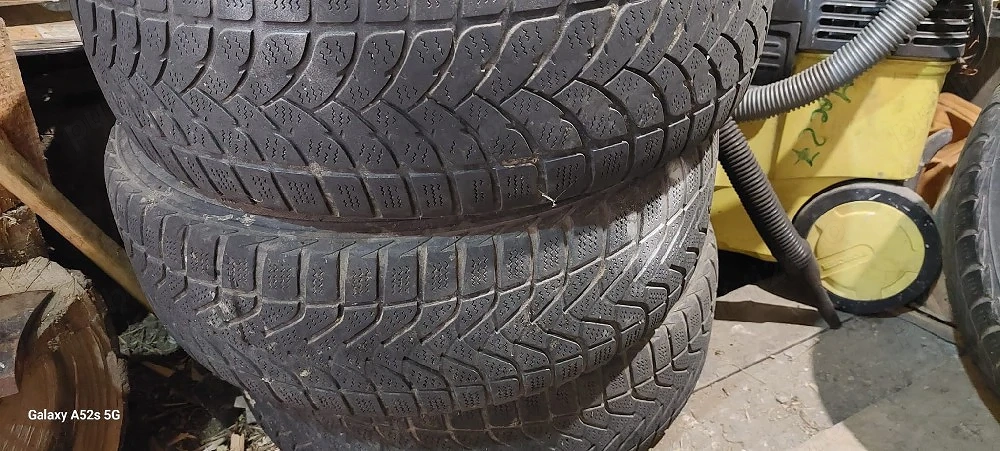 jante opel 4 gauri marime 15 inci cu cauciucuri iarna 650 lei