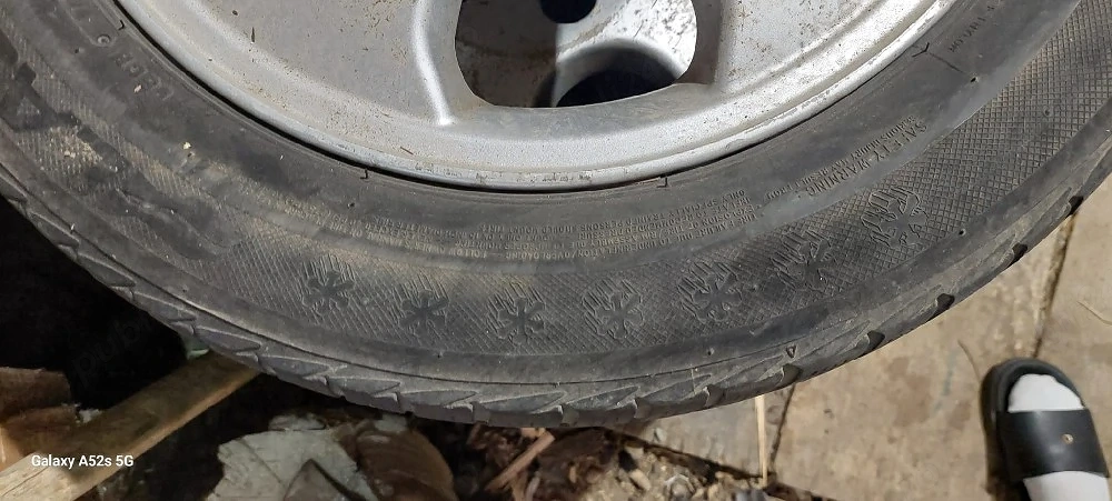 jante opel 4 gauri marime 15 inci cu cauciucuri iarna 650 lei