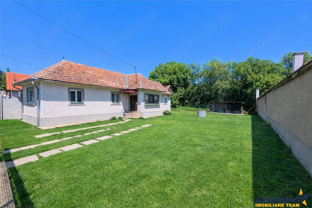 Vrei sa auzi ciripitul pasarilor,sa fii langa izvoarele termale:Casa modern utilata, Valcele, Covasn