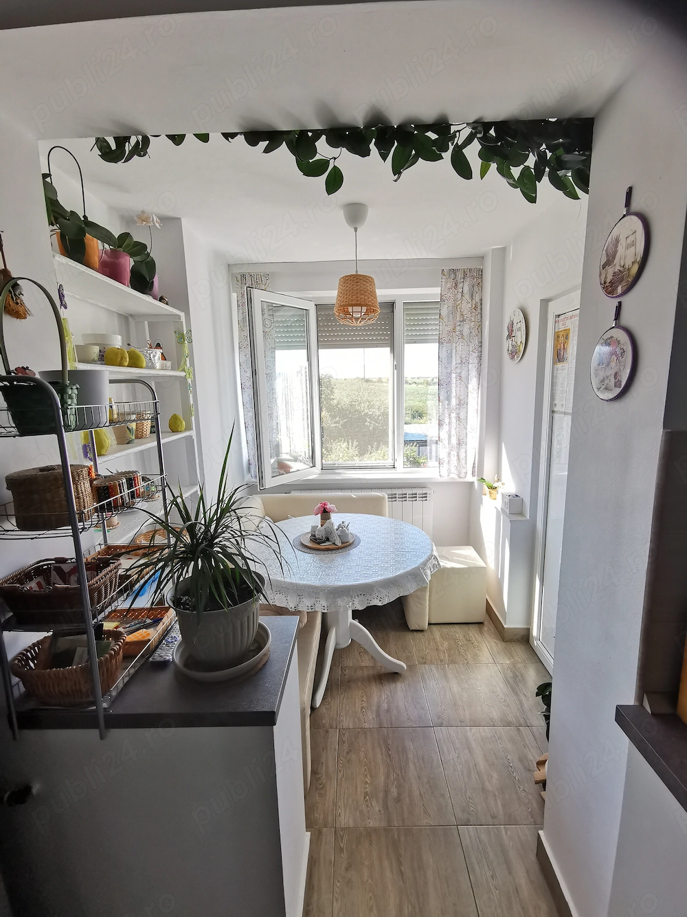 Vand apartament 4 camere in Sanmartin