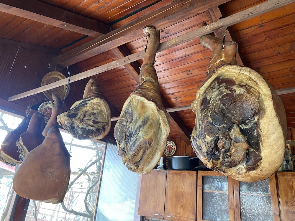 Șuncă și slănină de vânzare 