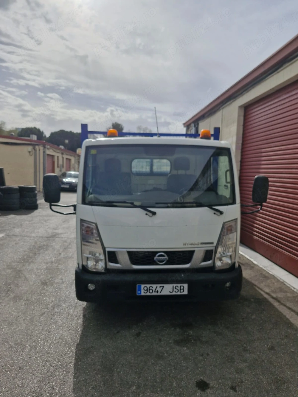 Vând Nissan NT 400 3500 kg,basculabil