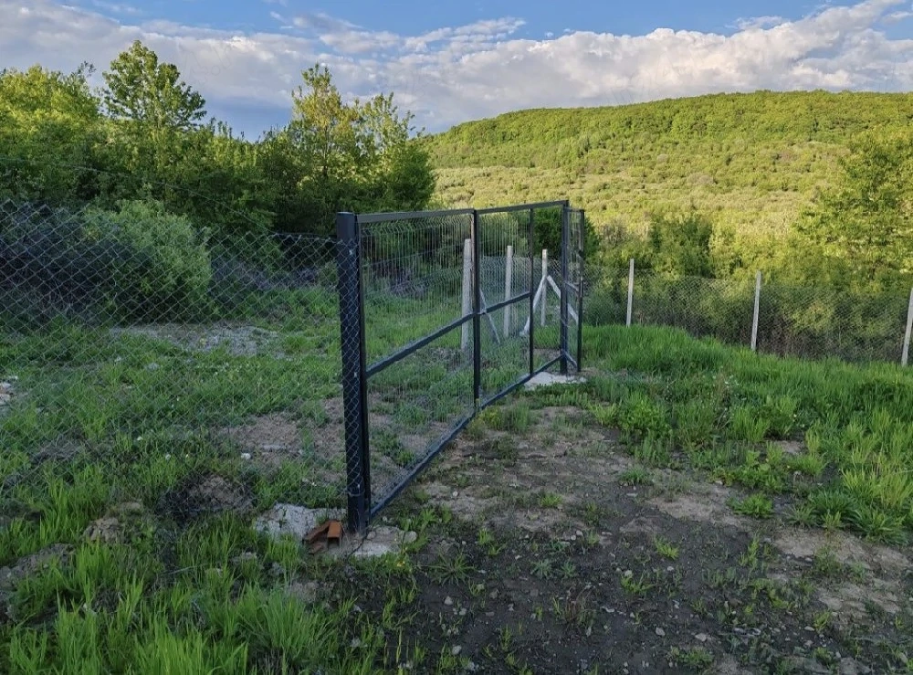 Teren extravilan 10 arii (1000 mp) Bistrita , Dealul Targului