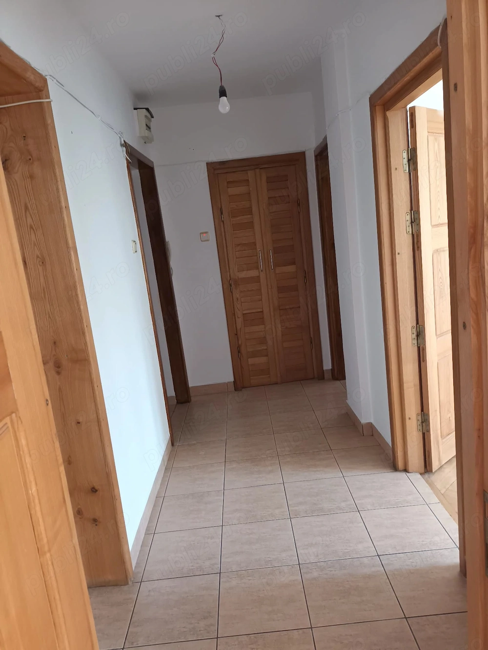 Apartament cu 3 camere + garaj din cărămidă+ boxă 