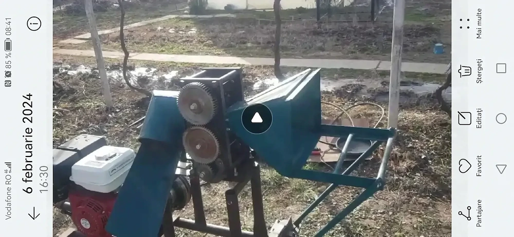 Tocator crengi cu motor pe benzina de13 cai nou