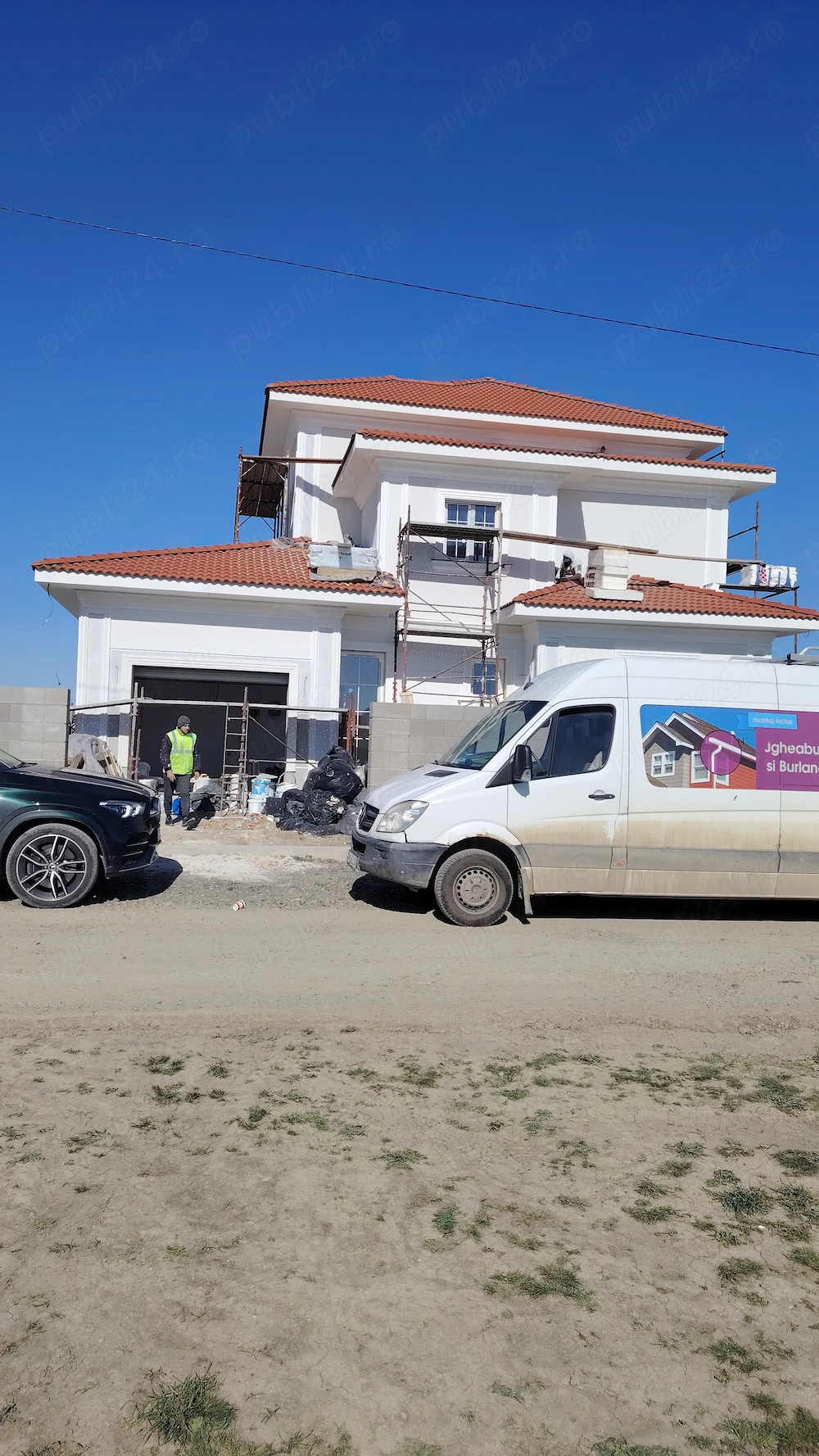 Angajam montatori acoperis si accesorii
