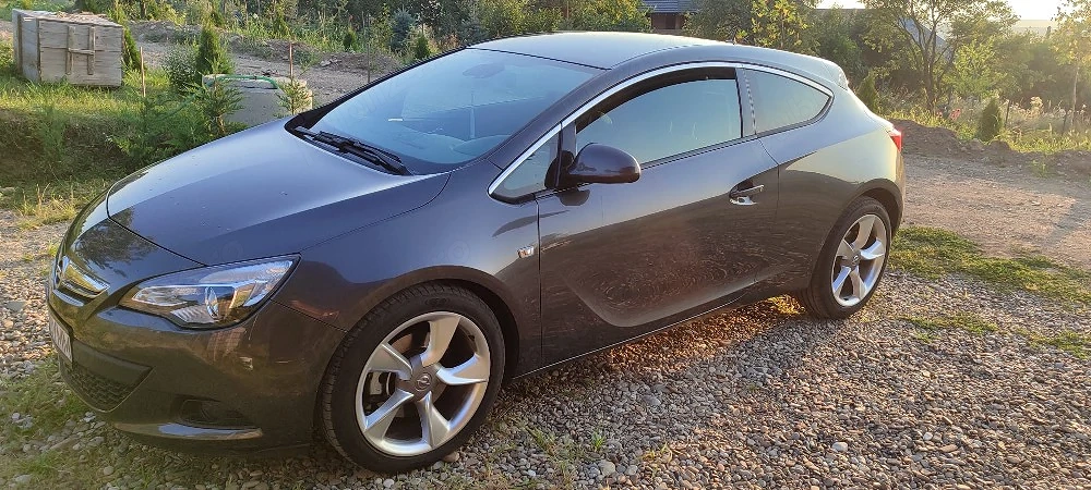 Opel Astra J GTC 1.6 179cp manuala 2012