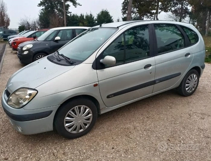 Renault Megane Scenic 2001 - motor 1,6 Benzina, 261000 km, bine întretinută - tel  