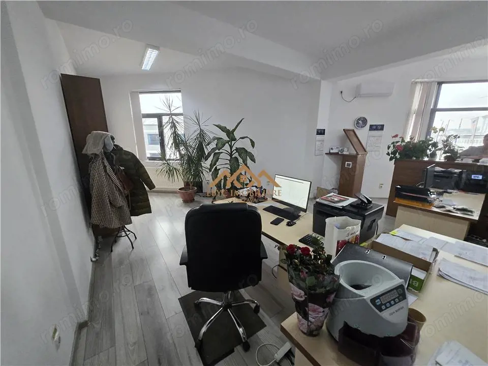 Hala depozitare + Showroom