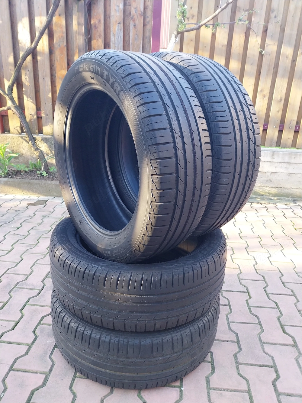 Anvelope vara (4-buc.) nokian TYRES Suv 215 / 55 R 18 Stare f. buna !   