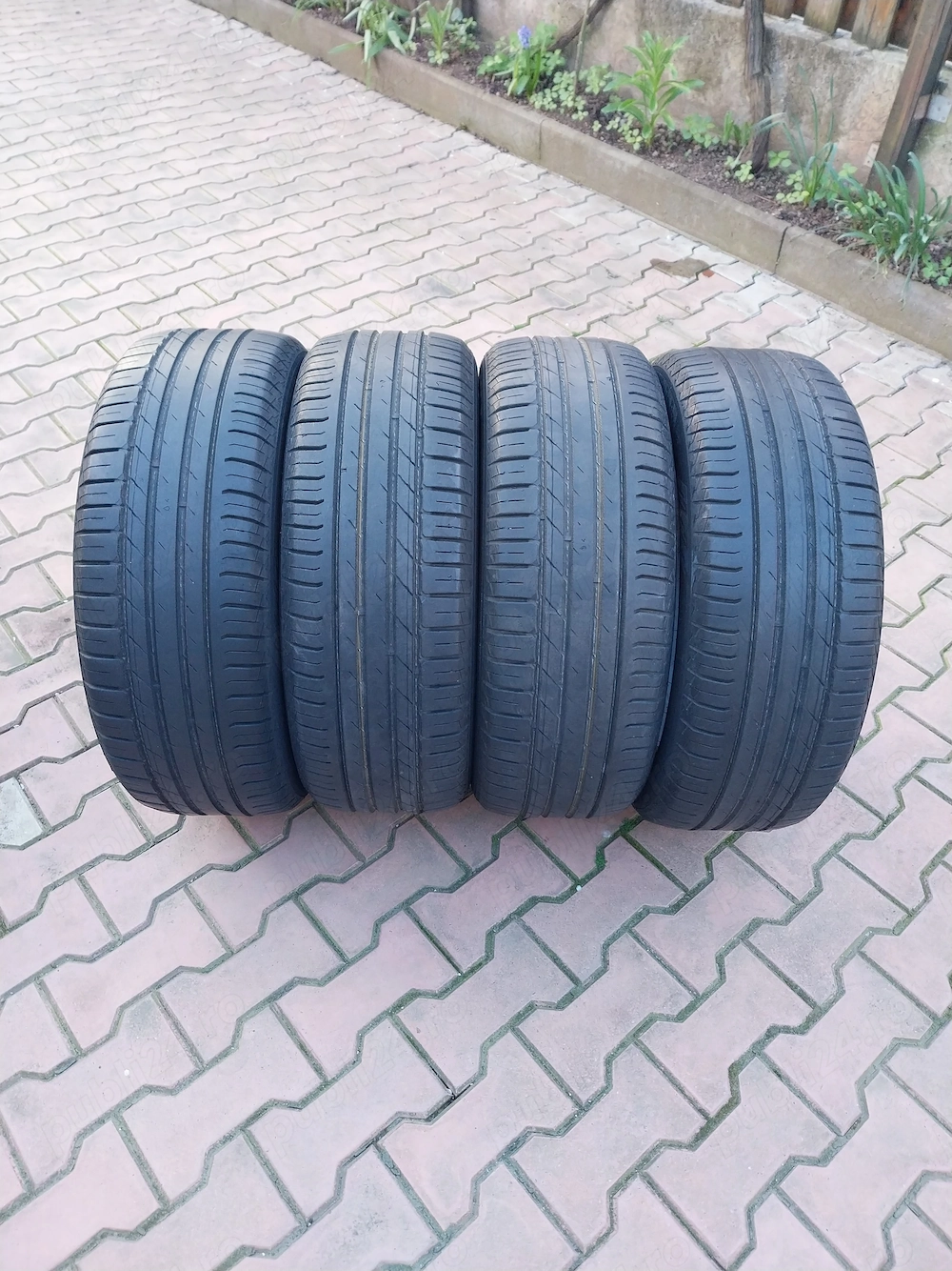 Anvelope vara (4-buc.) nokian TYRES Suv 215 / 55 R 18 Stare f. buna !   