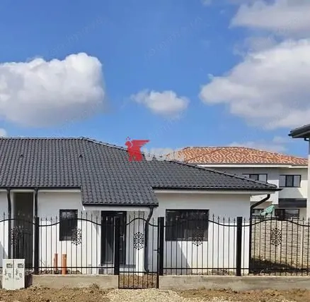 Duplex despartit prin camera thecnica -Rudicica