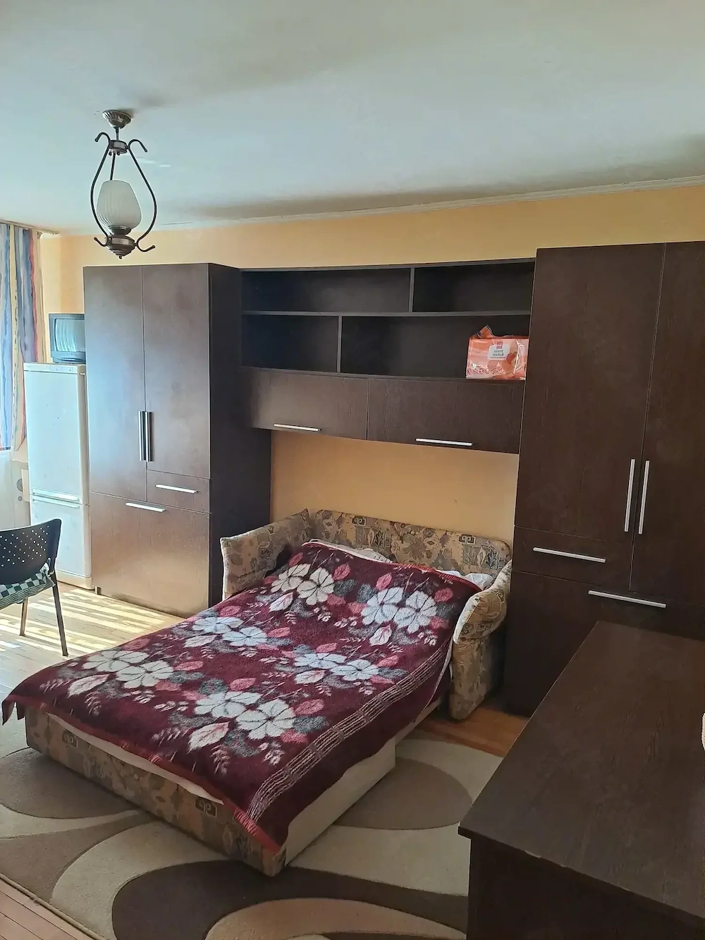 Închiriez garsoniera in Oradea Str. Lapusului 13, parter