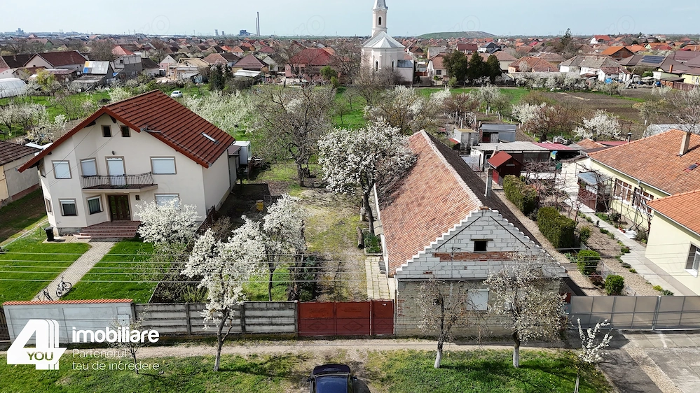 Casă în Loc. Livada cu teren 1737mp fs 20ml