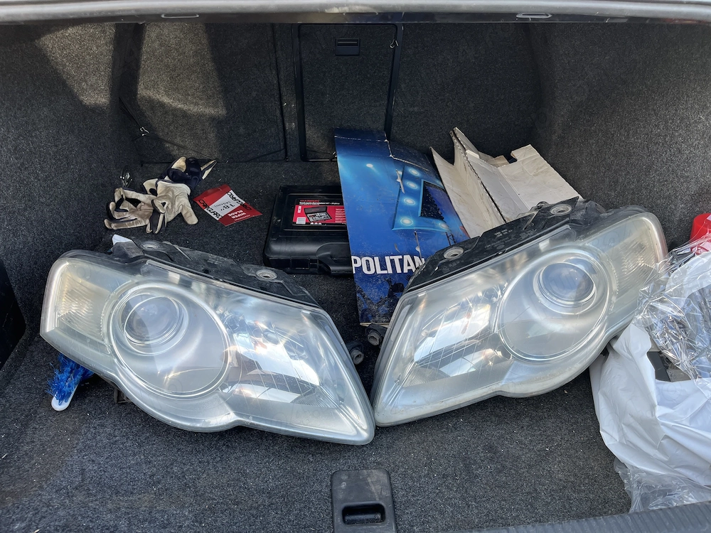 Vând faruri de passat b6