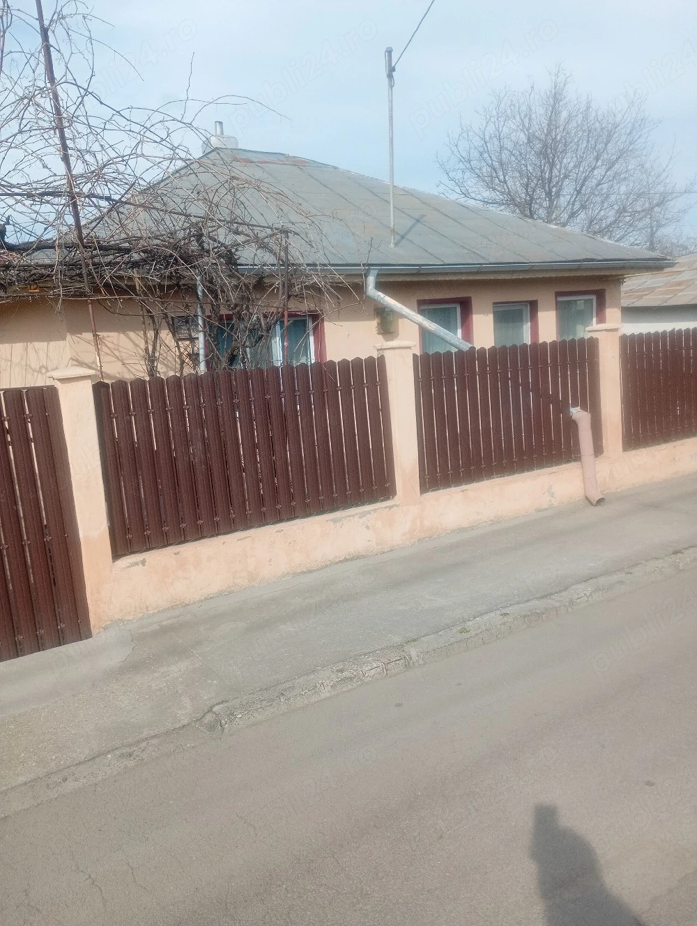 Casă+teren intravilan de vânzare, preț negociabil ,cu deschidere la șosea 30 me ,în Călărași !