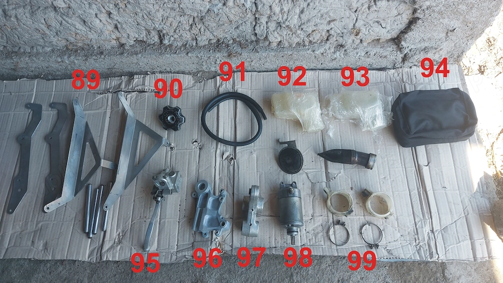 Vand piese originale Suzuki DRZ 400, în stare foarte buna.