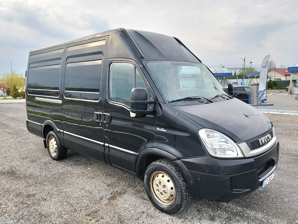 IVECO Daily an 2014 motor 2.3 tdi 127 cp euro 5.  inalt +2 panouri jumate